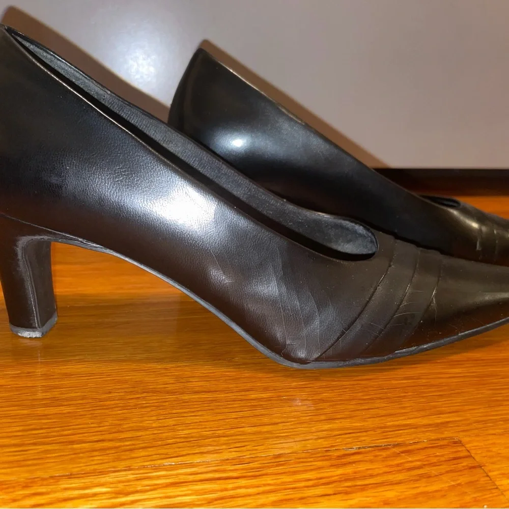 Women's Black Shoes - Picture 3 of 3